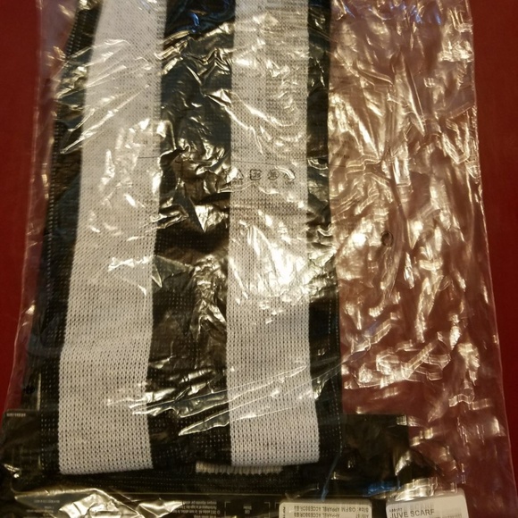 ADIDAS JUVENTUS FC SUPPORTERS SCARF - Picture 3 of 4